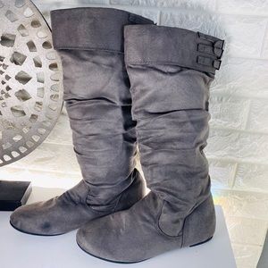 Grey slouchy flat boot